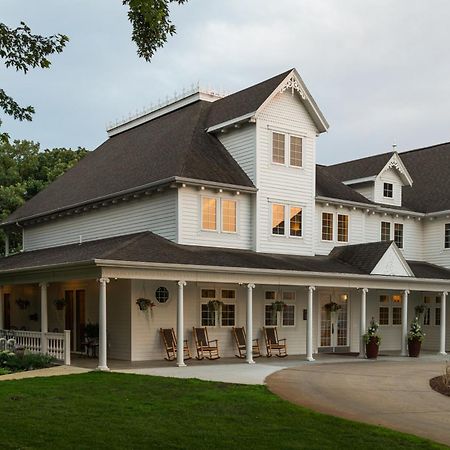 The Oakwood Inn Okoboji Bagian luar foto