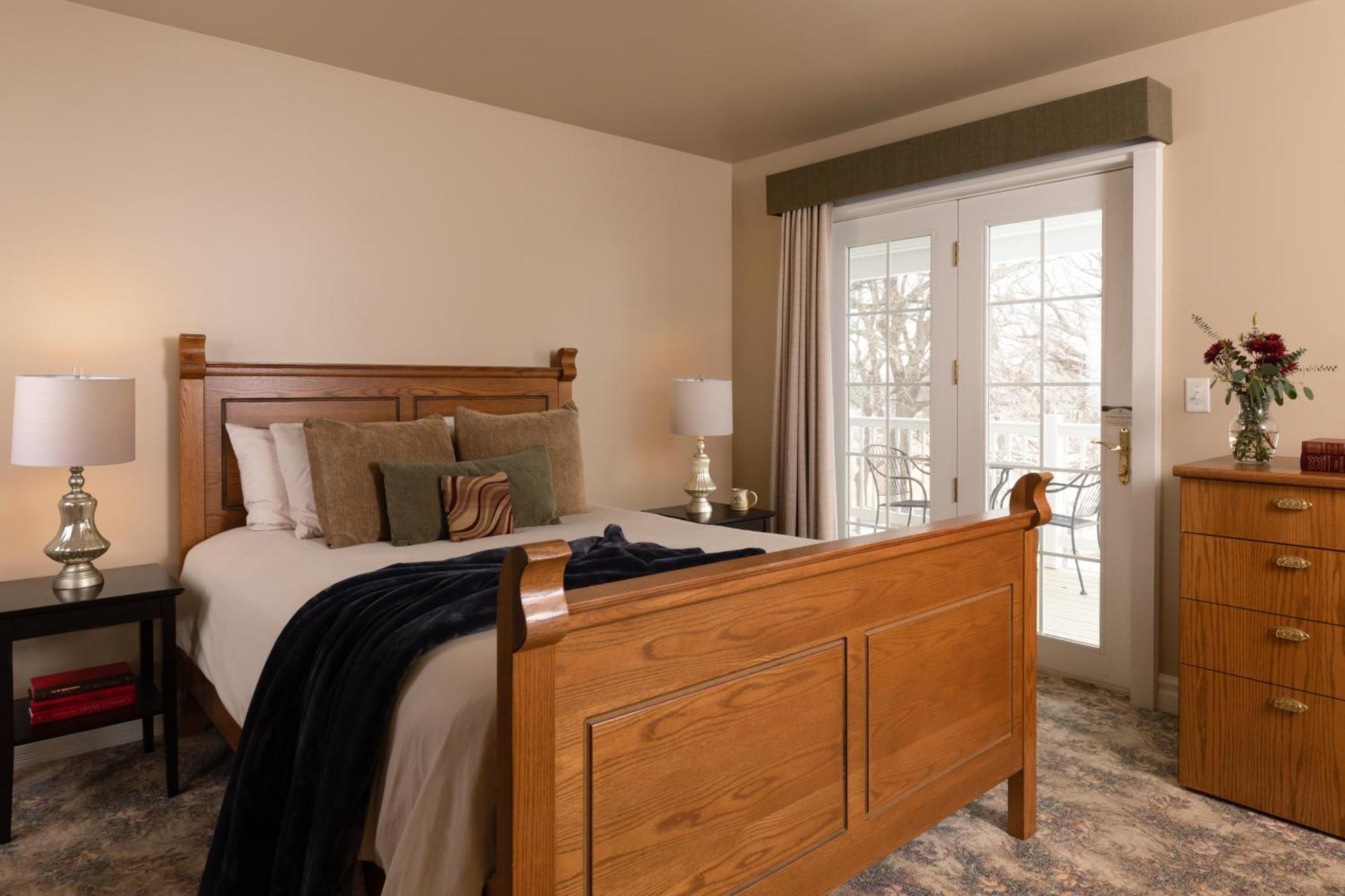 The Oakwood Inn Okoboji Bagian luar foto