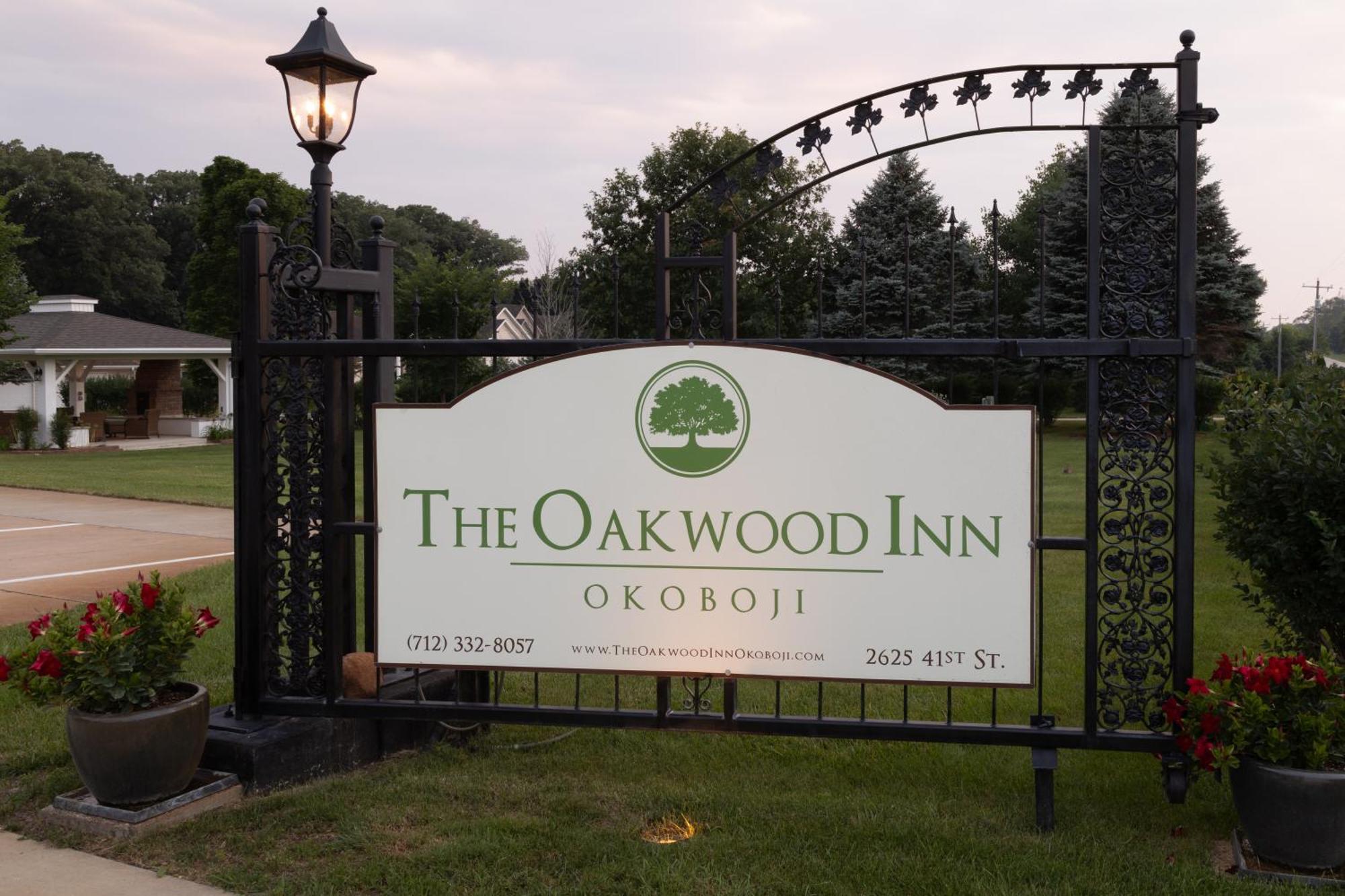 The Oakwood Inn Okoboji Bagian luar foto