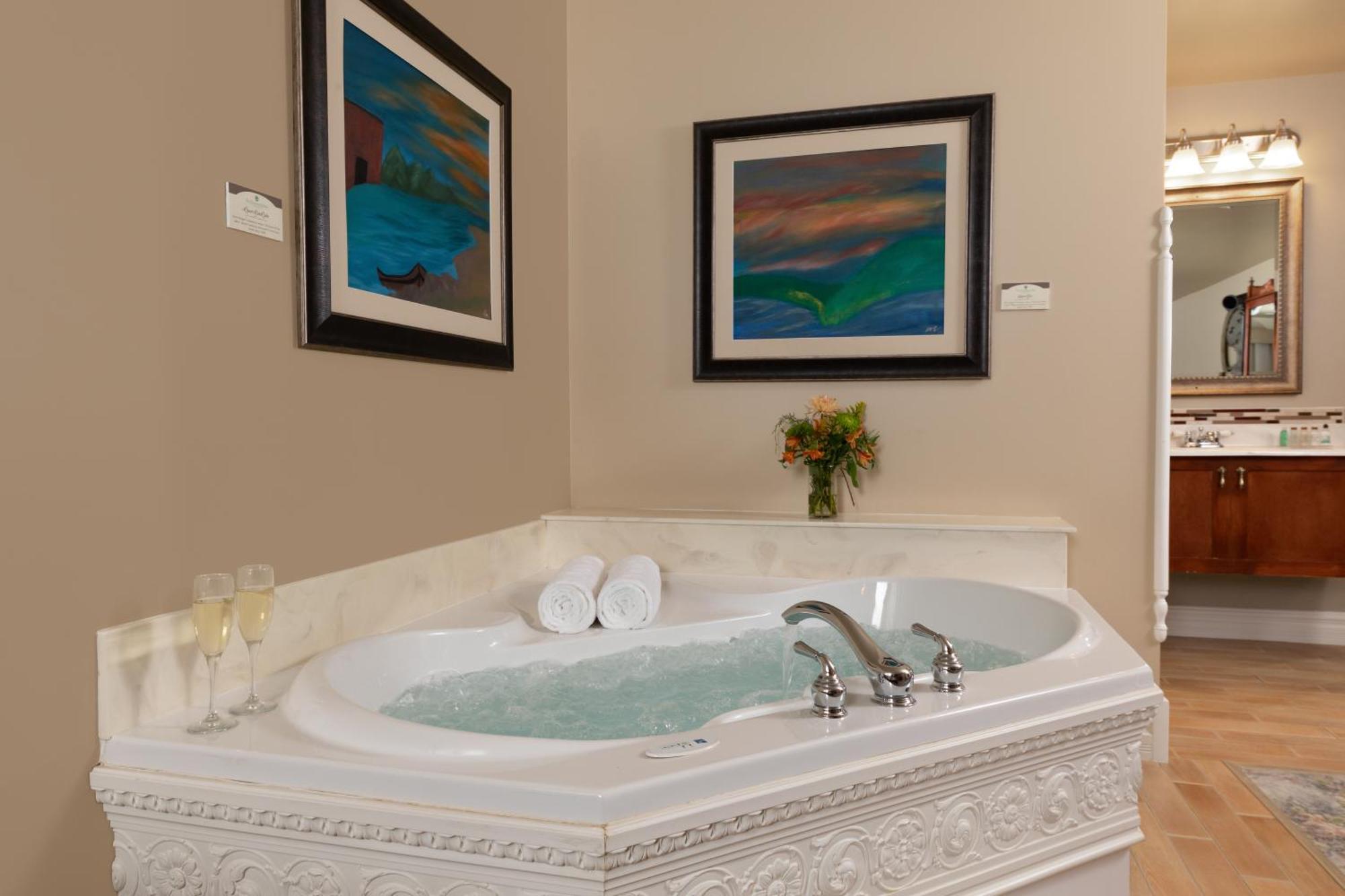 The Oakwood Inn Okoboji Bagian luar foto