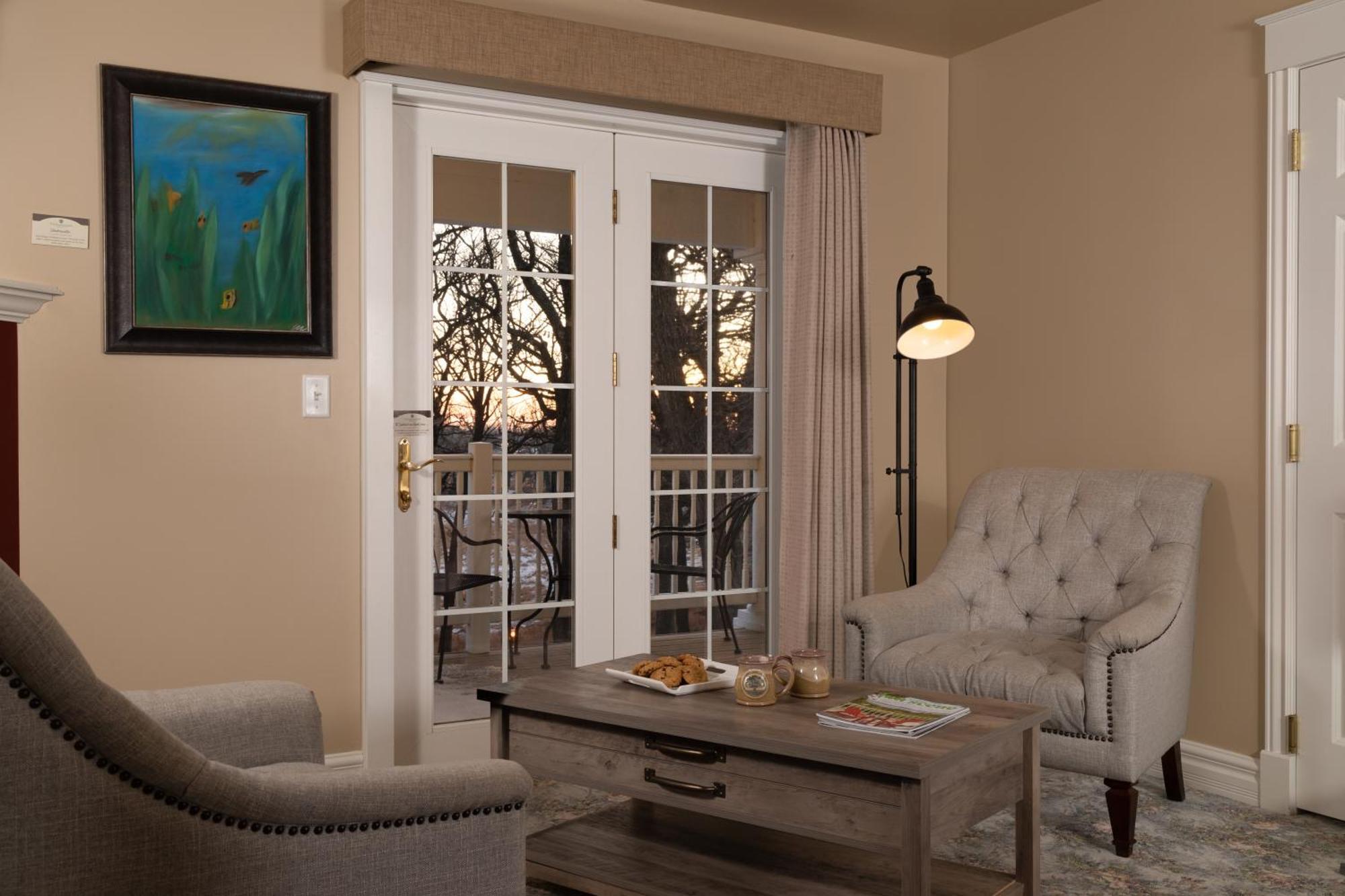 The Oakwood Inn Okoboji Bagian luar foto