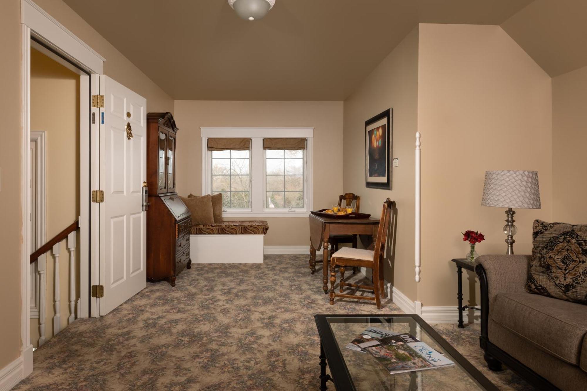 The Oakwood Inn Okoboji Bagian luar foto