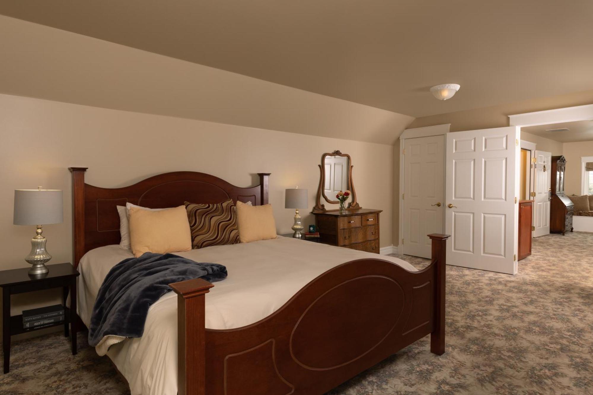 The Oakwood Inn Okoboji Bagian luar foto